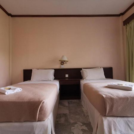 Oyo 89972 Borneo Paradise Beach Hotel Kota Kinabalu Exterior foto